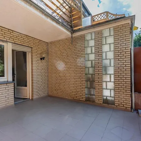 Komfortable Mit Terrasse Für 5 Personen! *